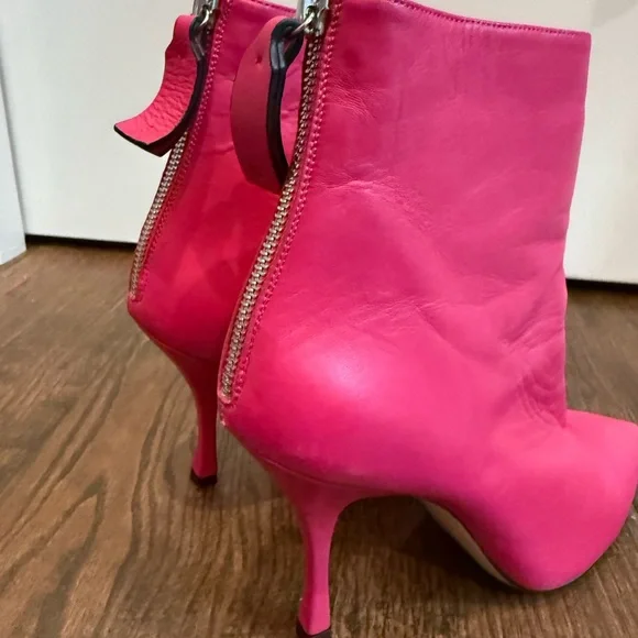 Stuart Weitzman Pink Ankle Boots with Sleek Silhouette - Picture 3 of 7